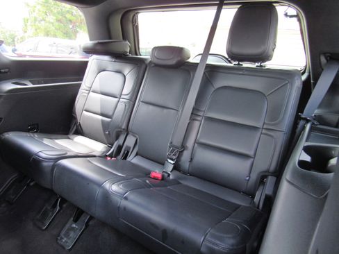 Used 2023 Lincoln Navigator Reserve image 11