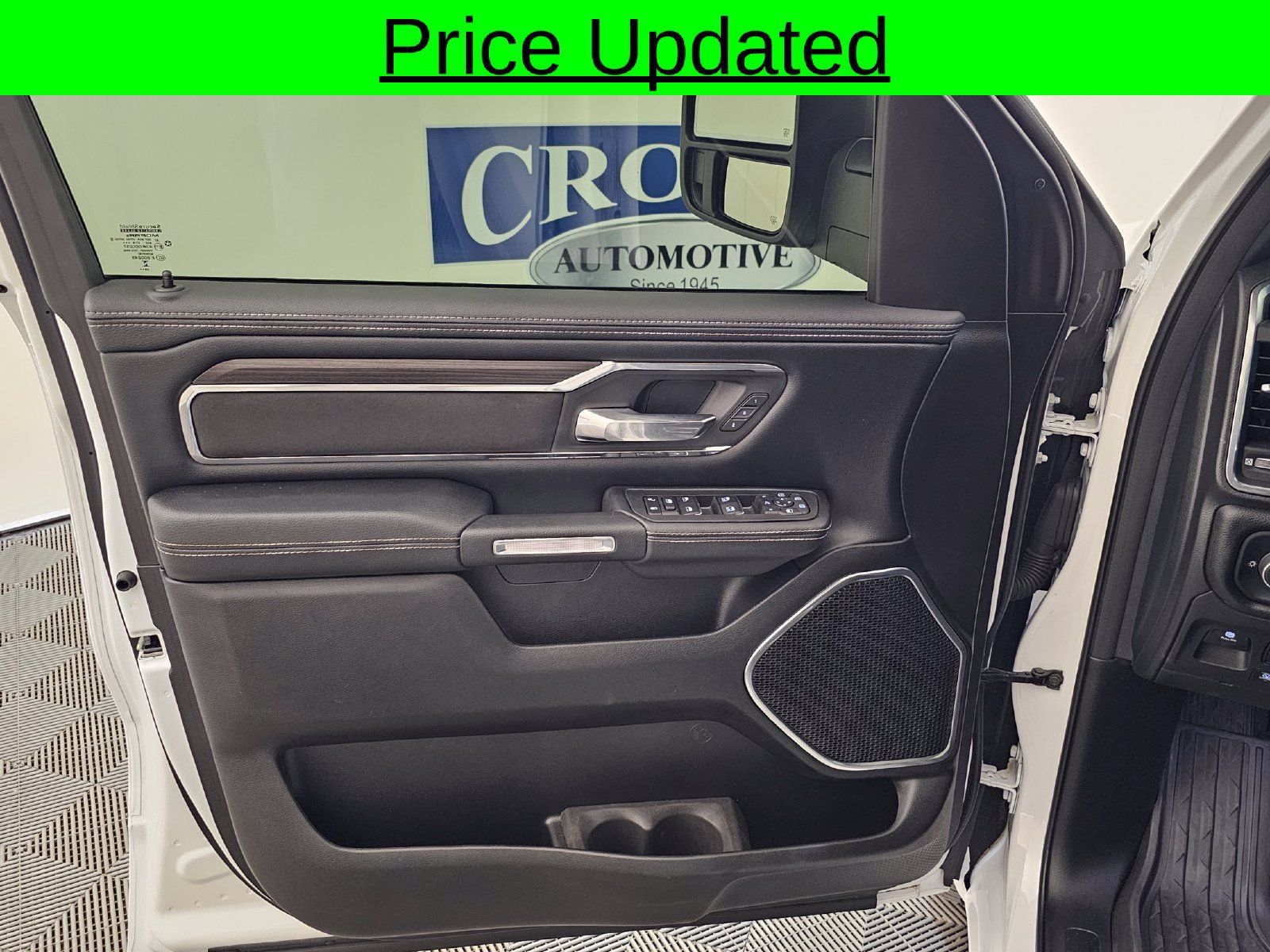 Used 2025 RAM 1500 Laramie w/ Sport Appearance Package AWD/4WD image 2