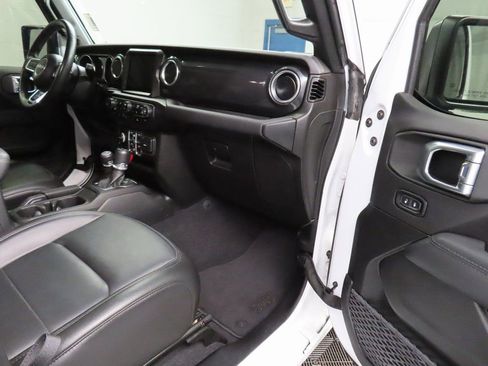 Used 2023 Jeep Wrangler Unlimited Sahara image 28