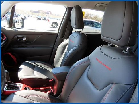 Used 2022 Jeep Renegade Trailhawk image 13