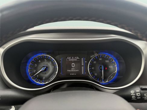 Used 2020 Chrysler Pacifica Touring-L FWD image 24