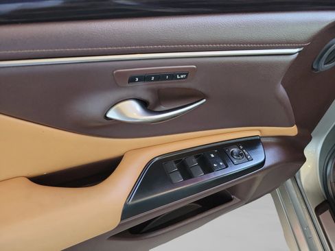 Used 2020 Lexus ES 350 w/ Premium Package FWD image 11