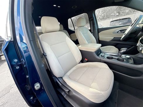 Used 2022 Chevrolet Traverse LS image 32