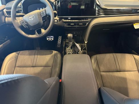 New 2025 Toyota Camry Hybrid FWD image 8