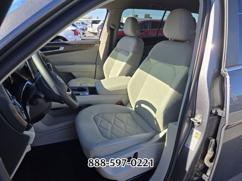 Certified 2024 Volkswagen Atlas SE image 9