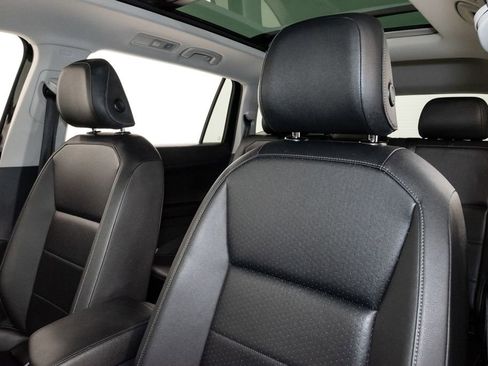 Used 2020 Volkswagen Tiguan SE w/ Panoramic Sunroof Package AWD/4WD image 12