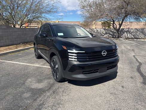 Used 2025 Nissan Kicks SR image 3