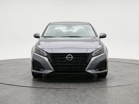 Used 2025 Nissan Altima 2.5 SV FWD image 2