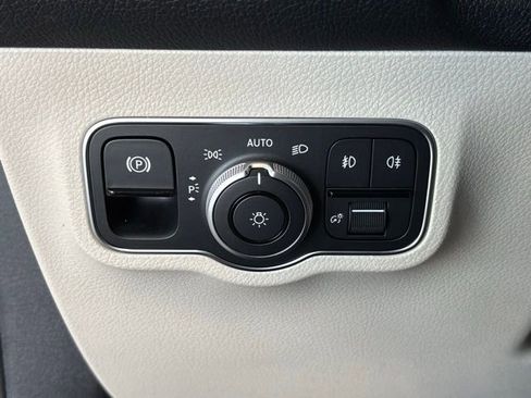 New 2026 Mercedes-Benz GLB 250 4MATIC image 10