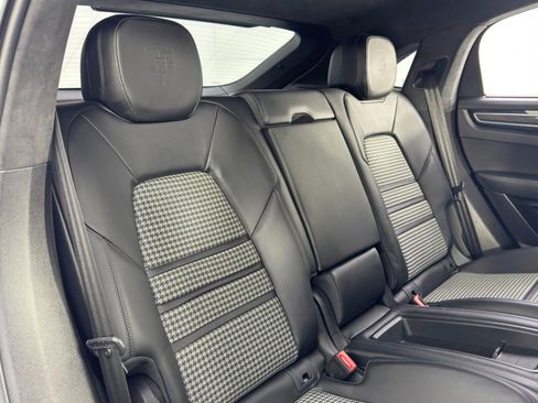 Used 2021 Porsche Cayenne GTS w/ Lightweight Sport Package image 38