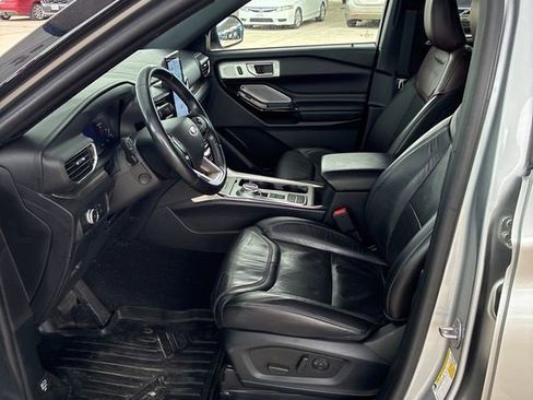 Used 2022 Ford Explorer Platinum w/ Equipment Group 601A image 10