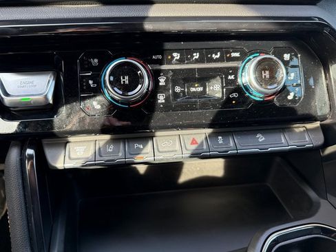 Used 2024 GMC Sierra 2500 AT4 w/ AT4 Premium Plus Package image 19