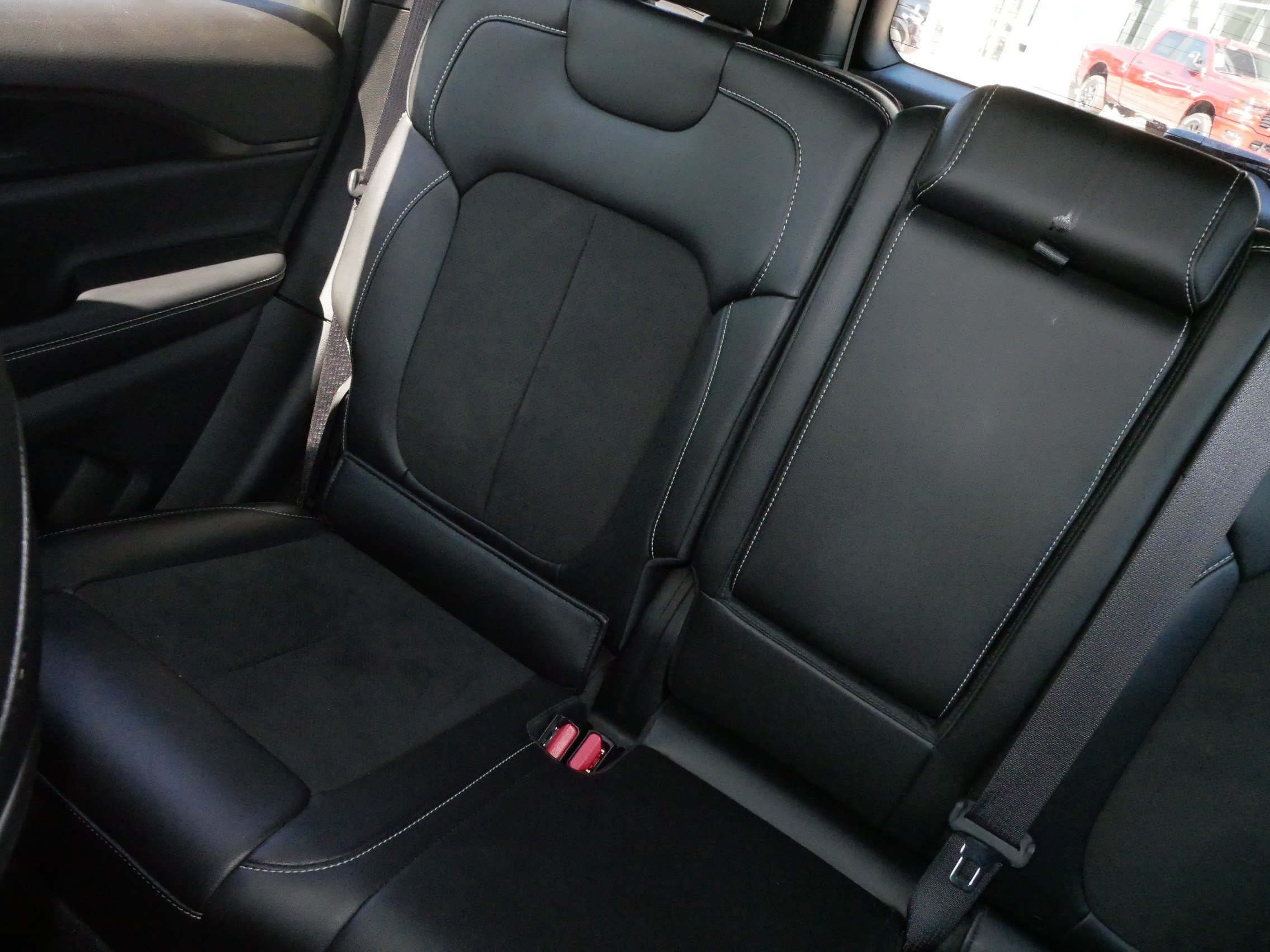Used 2023 Jeep Grand Cherokee Altitude AWD/4WD image 13