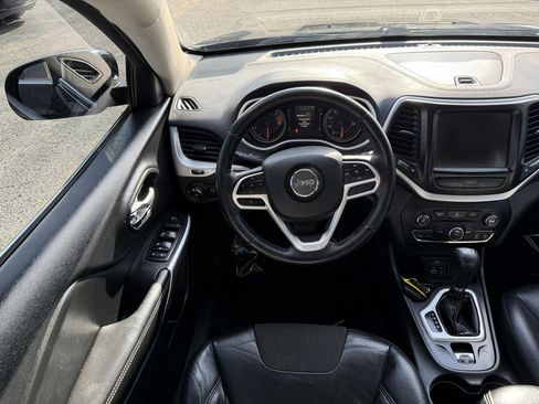 Used 2018 Jeep Cherokee Latitude Plus image 6