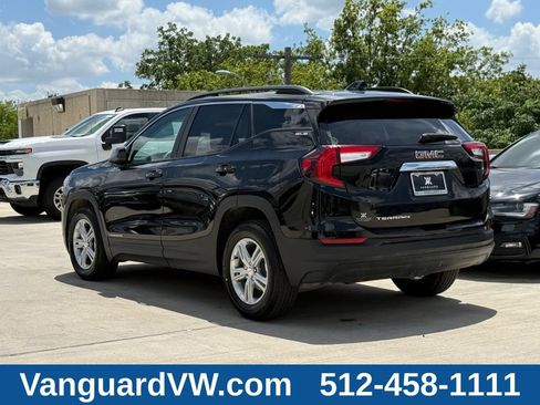 Used 2024 GMC Terrain SLE w/ Driver Convenience Package FWD image 7