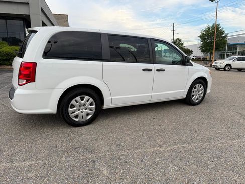 Used 2020 Dodge Grand Caravan SE FWD image 24