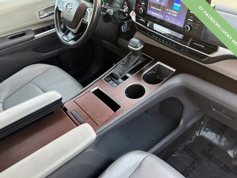 Used 2024 Toyota Sienna XLE image 15