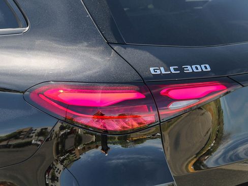 New 2026 Mercedes-Benz GLC 300 4MATIC image 11