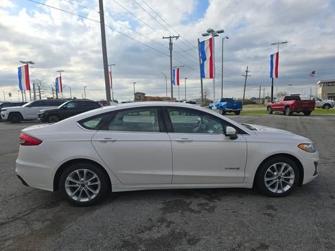 Used 2019 Ford Fusion SE image 4