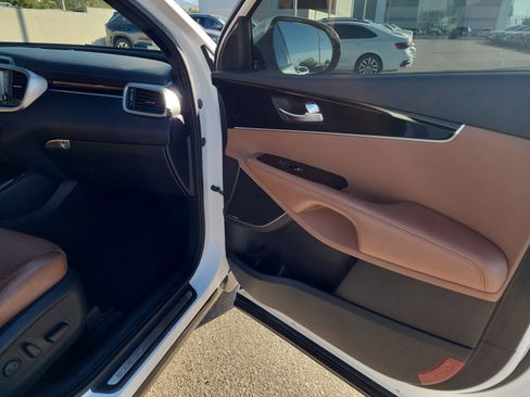 Used 2019 Kia Sorento SX image 16