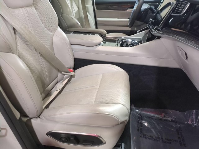 Used 2022 Jeep Wagoneer Series III AWD/4WD image 31