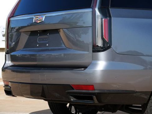 Used 2021 Cadillac Escalade ESV Premium Luxury w/ Performance Package AWD/4WD image 21