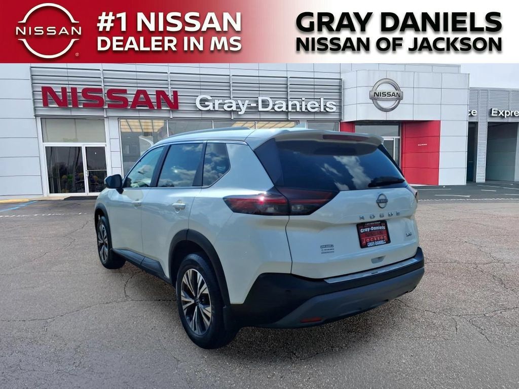 Used 2023 Nissan Rogue SV w/ SV Premium B Package FWD image 5
