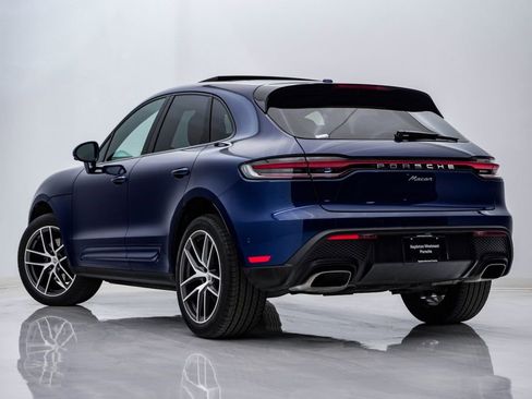 Certified 2022 Porsche Macan image 3