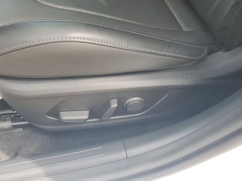 Certified 2025 Hyundai Elantra Limited FWD image 16