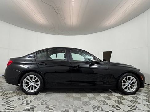 Used 2017 BMW 320i xDrive Sedan AWD/4WD image 8