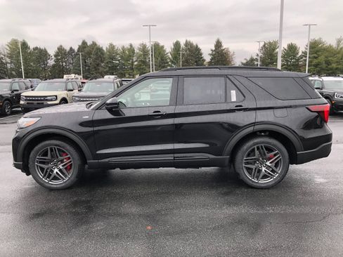 New 2026 Ford Explorer ST-Line w/ ST-Line Street Pack image 2