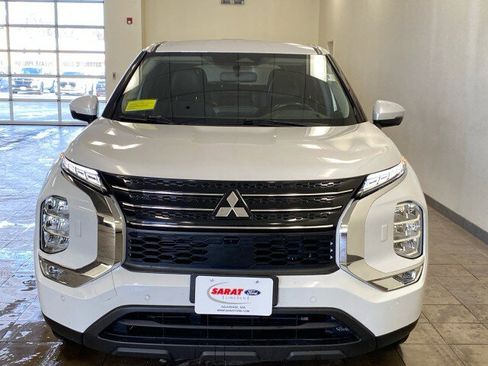 Used 2024 Mitsubishi Outlander SE image 3