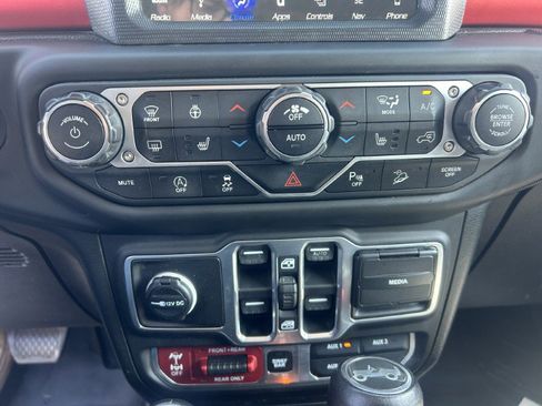 Used 2018 Jeep Wrangler Unlimited Rubicon w/ Dual Top Group AWD/4WD image 25
