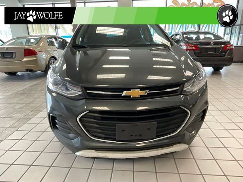 Used 2019 Chevrolet Trax LT w/ Driver Confidence Package FWD image 2