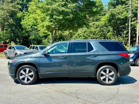 Used 2020 Chevrolet Traverse LT w/ LT Premium Package FWD image 4