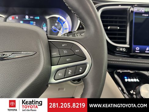 Used 2023 Chrysler Pacifica Limited FWD image 28