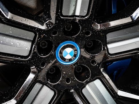 Used 2023 BMW iX M60 image 8