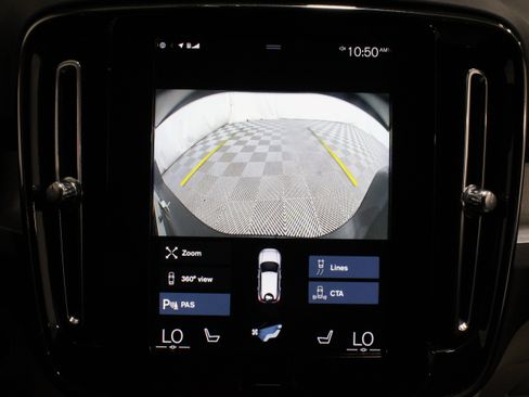 Used 2022 Volvo XC40 T4 Momentum FWD image 15