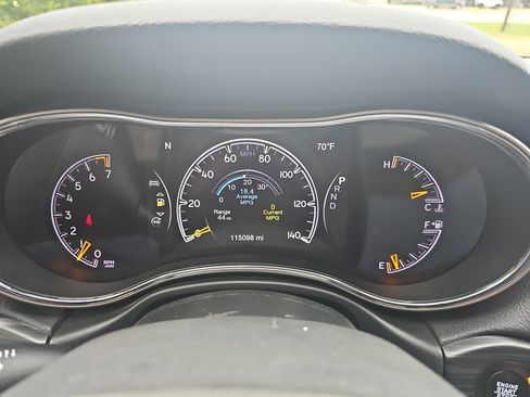Used 2020 Jeep Grand Cherokee Altitude AWD/4WD image 27