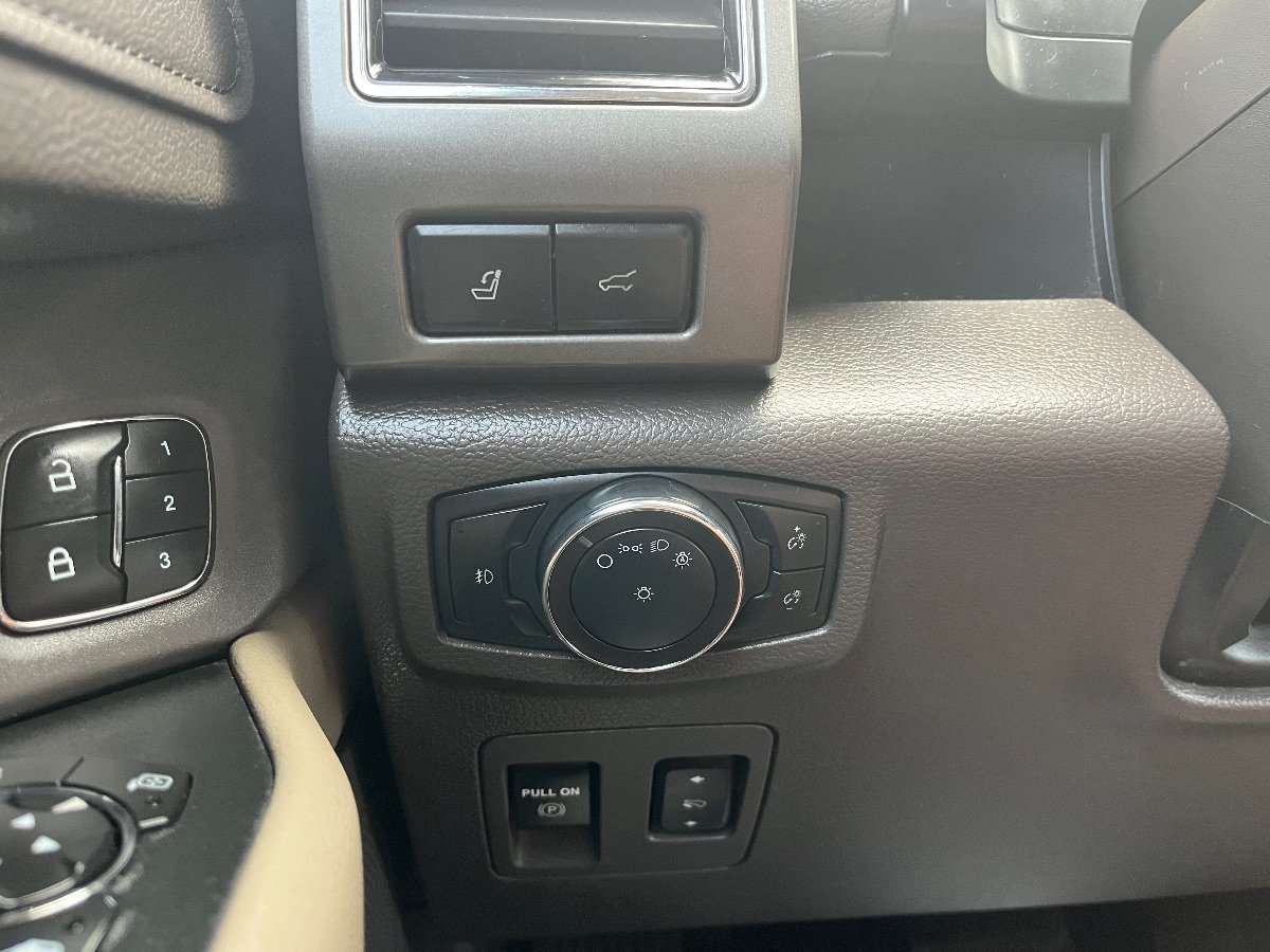 Used 2019 Ford Expedition Max XLT w/ Equipment Group 202A AWD/4WD image 22