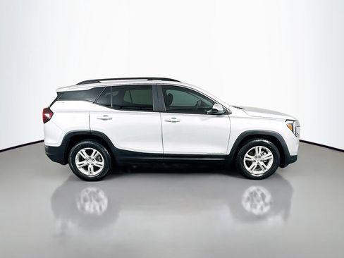 Used 2022 GMC Terrain SLE w/ Driver Convenience Package FWD image 4