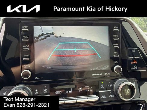 Used 2020 Toyota Highlander XLE FWD image 25
