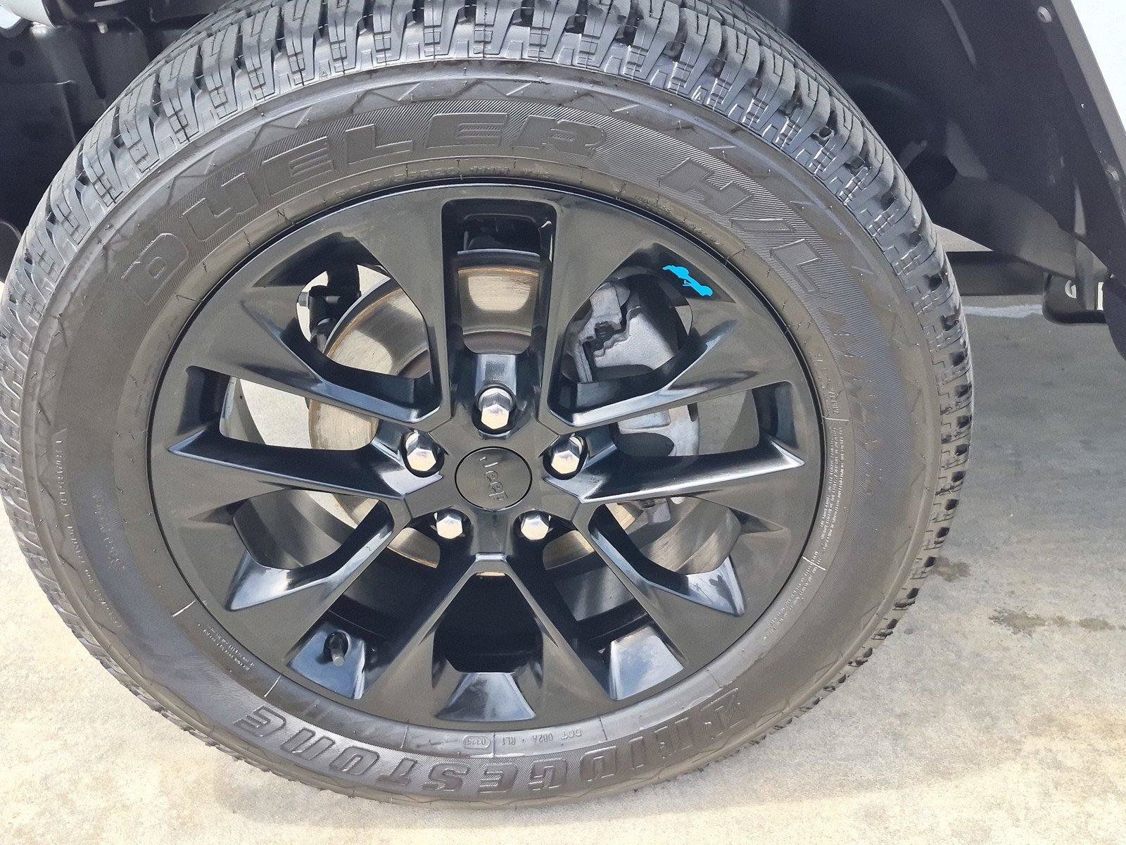 Used 2022 Jeep Wrangler Unlimited Sahara AWD/4WD image 15
