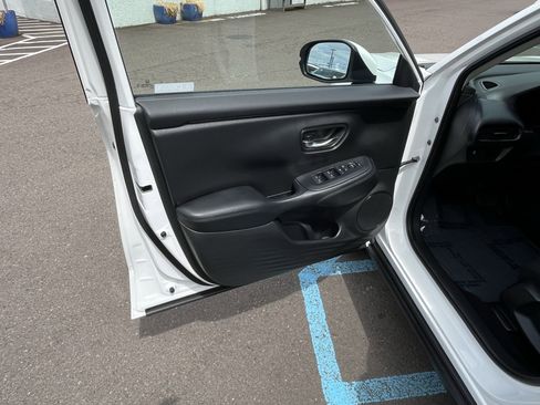 Used 2024 Honda HR-V LX image 15