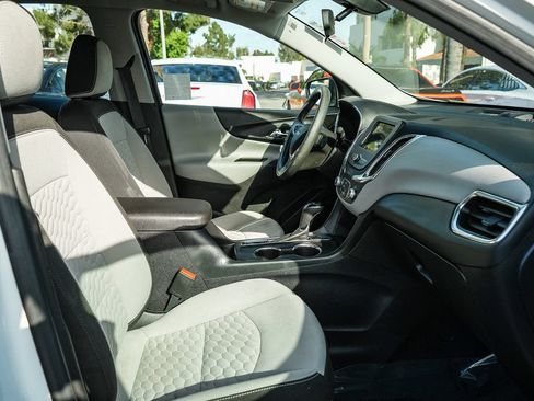 Used 2019 Chevrolet Equinox LS FWD image 16