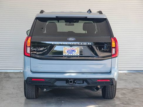Certified 2025 Ford Expedition Active RWD image 5