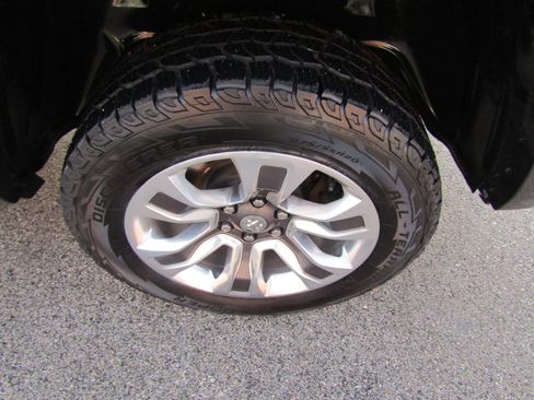 Used 2022 RAM 1500 Limited w/ Off Road Group image 11