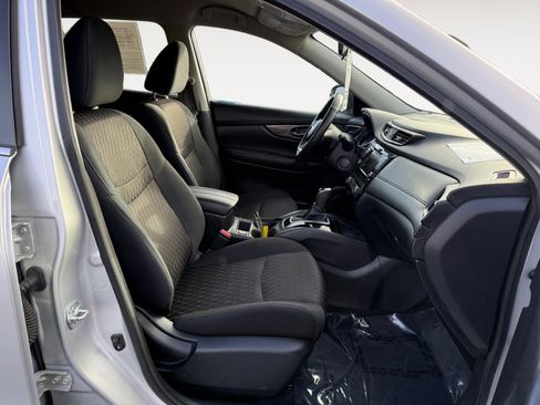 Used 2019 Nissan Rogue SV image 19