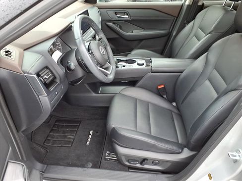 Used 2023 Nissan Rogue SV w/ SV Premium Package image 11