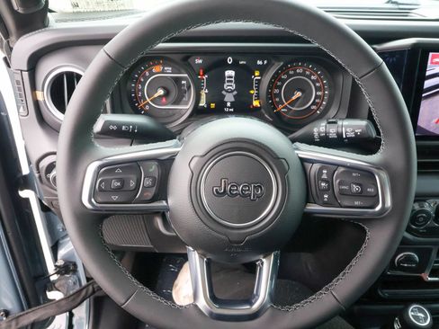 New 2026 Jeep Wrangler Unlimited Sahara AWD/4WD image 31